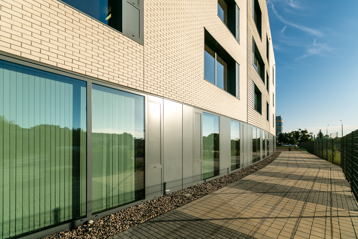 Institute of Logistics and Warehousing PoznaÅ - eld architects - glass roof and glass balustrade
